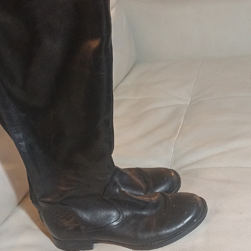Born Womans Black Used Leather Boots